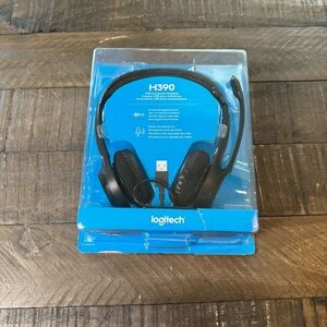 Logitech USB Computer Headset H390 with Noise Cancelling Mic Enhanced Sound NIB